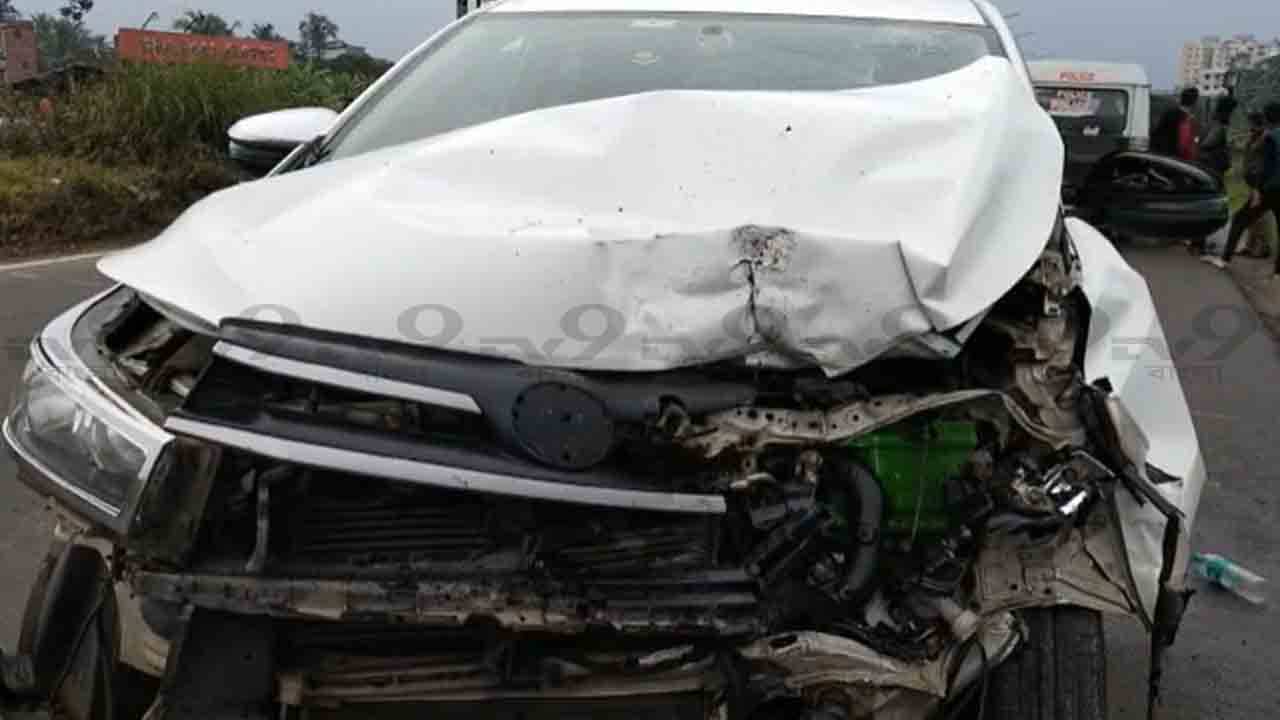 Road Accident: পুলিশের ভ্যানে সজোরে ধাক্কা! গাড়ি গিয়ে পড়ল বেলঘরিয়া এক্সপ্রেসওয়ের ধারে