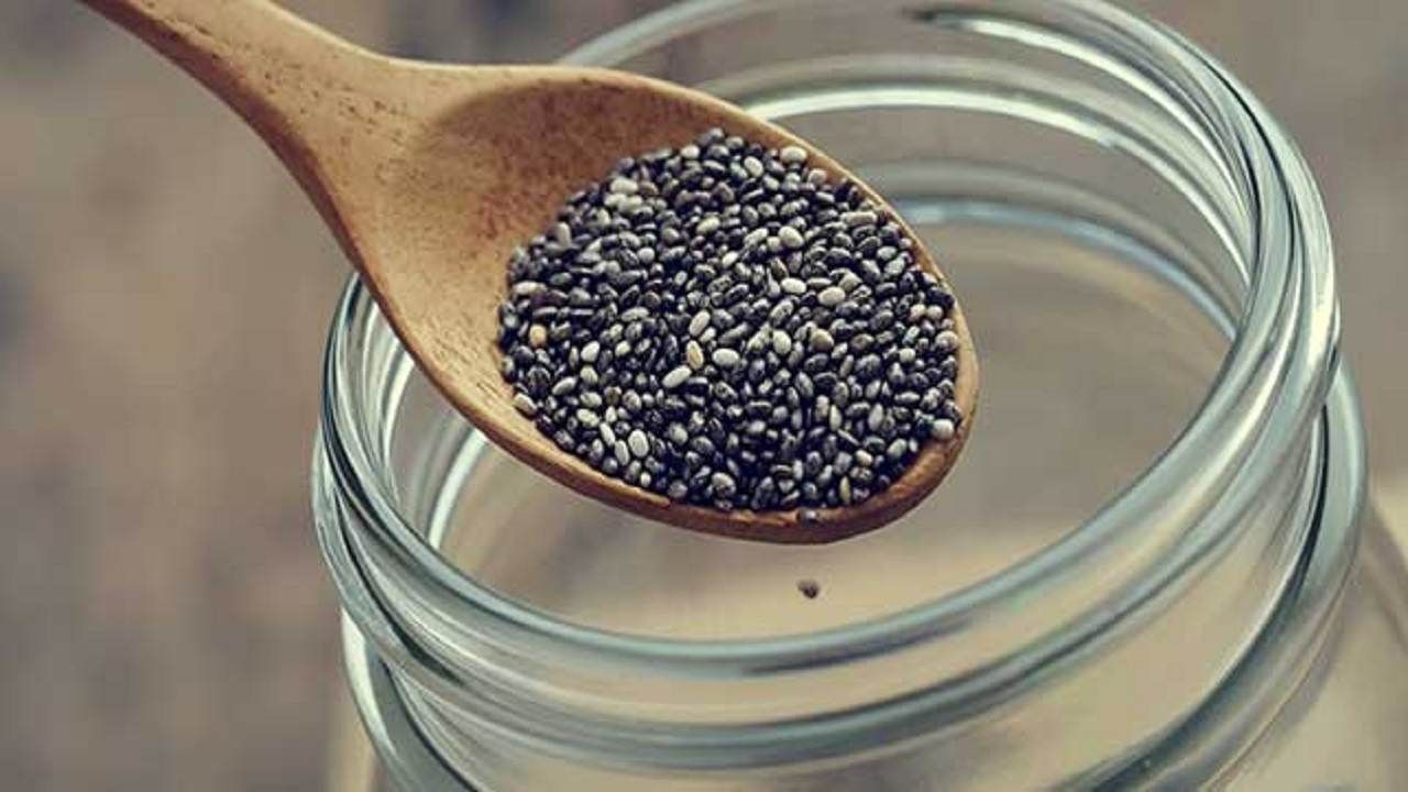 Chia Seeds: এবার আর শুধু স্মুদি নয়, রূপচর্চাতেও কাজে লাগান চিয়া সিডস! কীভাবে?