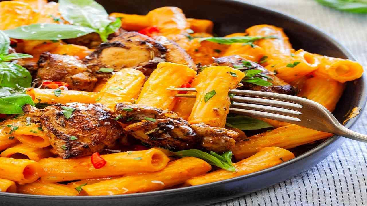 Butter Chicken Pasta : নরম তুলতুলে বাটার চিকেনের স্বাদ এবার পাস্তাতেও! দেখে নিন কী ভাবে ইতালির স্বাদ জুড়বেন এই দেশি খানার সঙ্গে