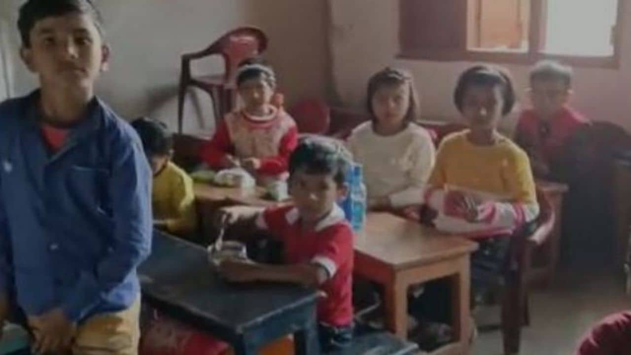 School Reopens: TV9 বাংলার খবরের জের! সরকারি বিধি উপেক্ষা করে চলছিল পঞ্চম শ্রেণির ক্লাস, ক্ষমা চাইলেন প্রধান শিক্ষক