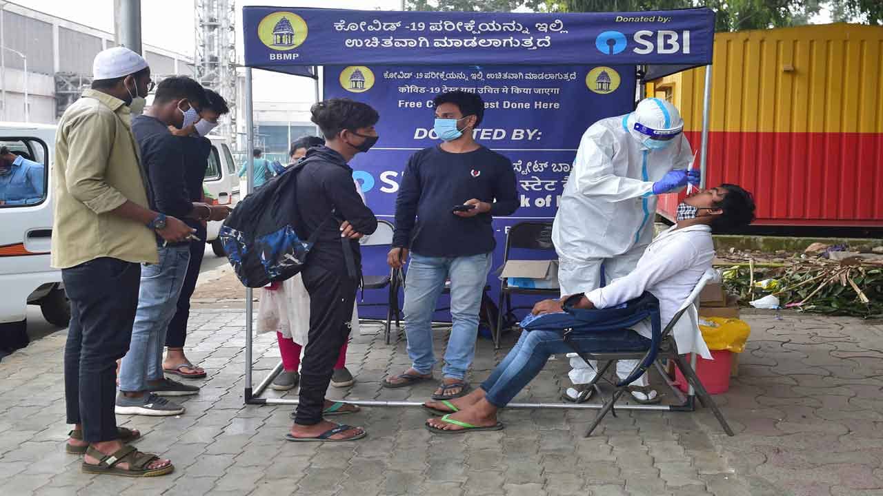 International Passengers Tested COVID Positive: দেশে বাড়ছে ওমিক্রনের ভয়! করোনা আক্রান্ত ঝুঁকিপূর্ণ দেশ থেকে আগত ৬ যাত্রী
