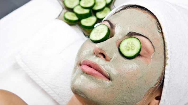 শসার ব্যবহার আপনার ত্বকের তেলের ভারসাম্য বজায় রাখতে সাহায্য করতে পারে। এটি আপনার ত্বকের ছিদ্র শক্ত করতে এবং সিবাম তেলের নিঃসরণ কমাতে অ্যাস্ট্রিনজেন্ট হিসাবে কাজ করে। তাই এটি ব্রণ দূর করতে সাহায্য করে। এটি ত্বকের পিএইচ লেভেল বজায় রাখে।