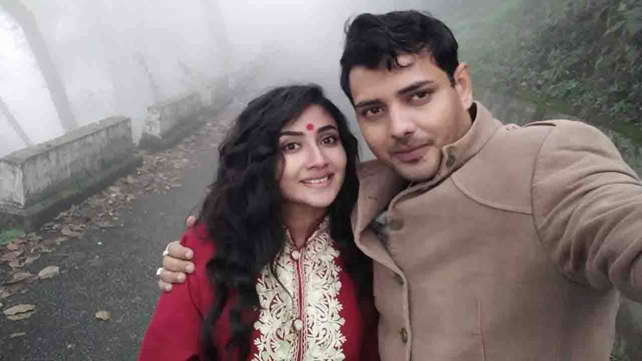 Tathagata-Debleena: স্বামী তথাগতর থেকে আলাদা হয়েছেন, বিষাদ ভুলে কাজেই মন দেবলীনার