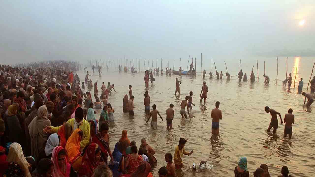 Ganga Sagar Mela: গঙ্গাসাগর মেলা কি বন্ধ করা যায়? হাইকোর্টে জানাতে হবে রাজ্যকে