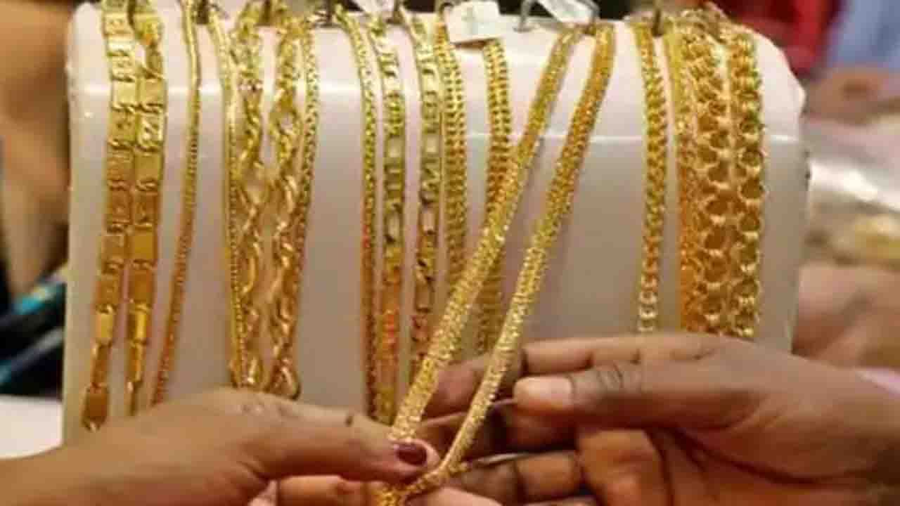 Gold Price Today: ফের সস্তা হল সোনা, কমল রুপোর দামও, জানুন আজকের সোনা-রুপোর দাম