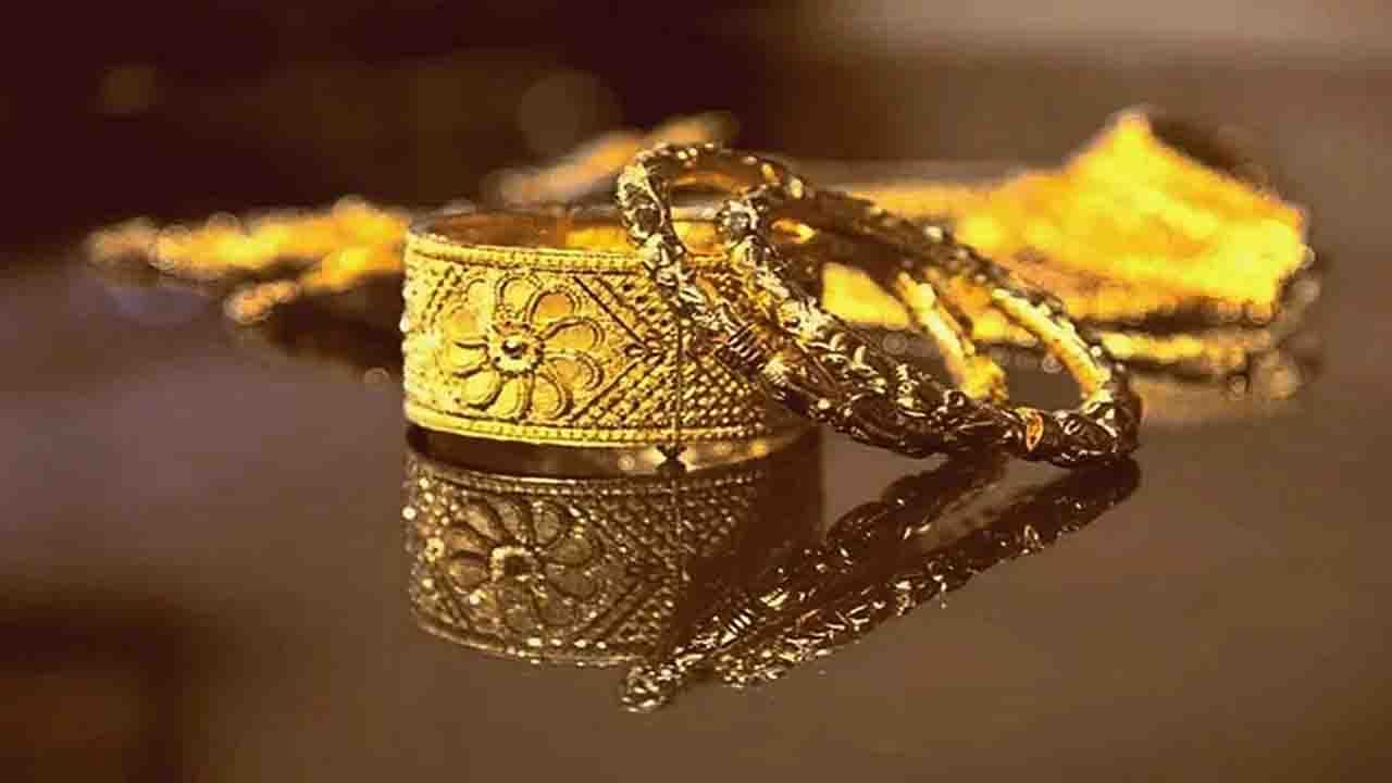 Gold Price Today: লাগাতার বাড়ছে সোনা রুপোর দাম, জানুন আজ কতটা বাড়ল সোনালি ধাতু Gold Price Today: লাগাতার বাড়ছে সোনা রুপোর দাম, জানুন আজ কতটা বাড়ল সোনালি ধাতু