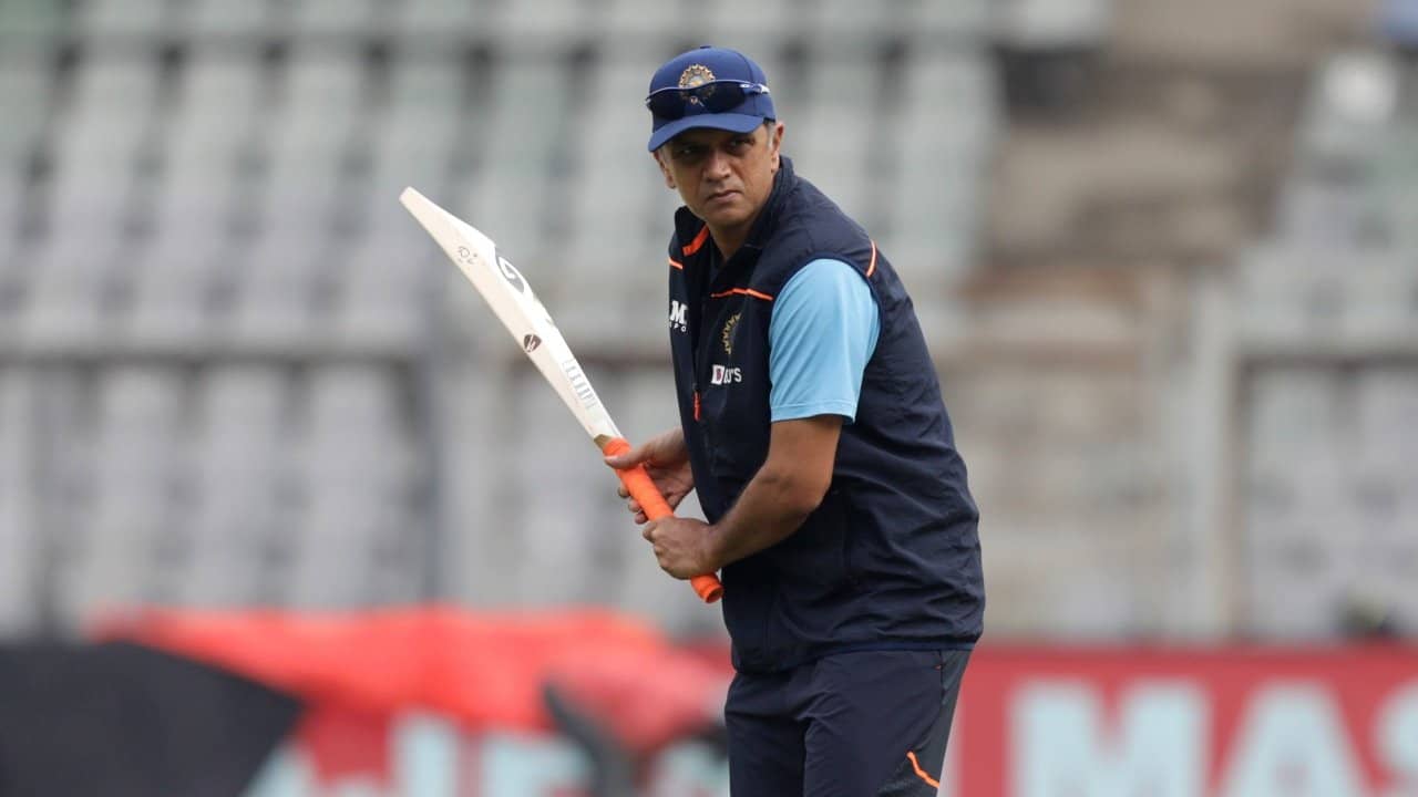 Rahul Dravid: কড়া হাতে হাল ধরার বার্তা, কুম্বলে জমানার নিয়ম ফেরালেন হেড স্যার রাহুল