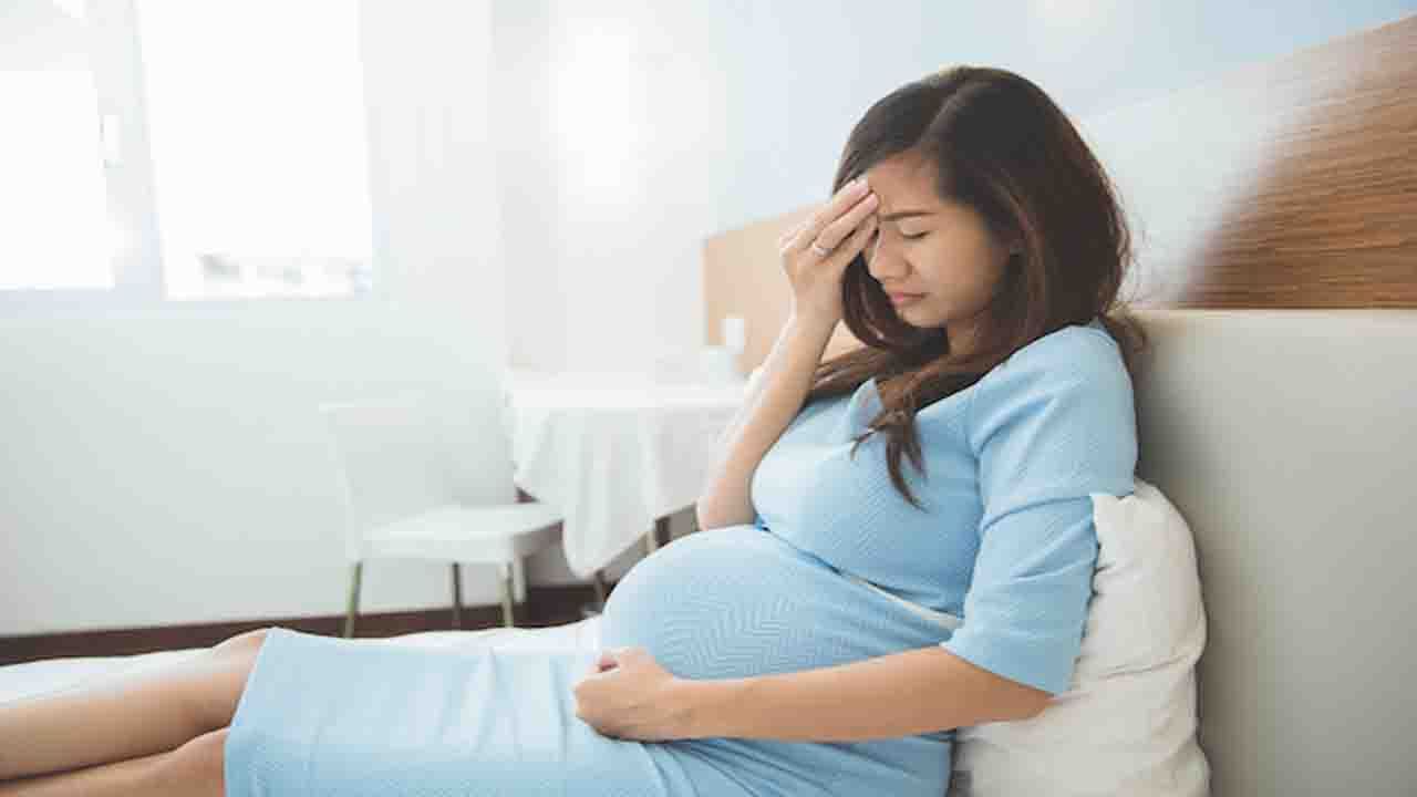Headache During Pregnancy: গর্ভাবস্থায় নিয়মিত মাথার যন্ত্রণা হচ্ছে? এই সমস্যাকে কীভাবে দূর করবেন, জেনে নিন