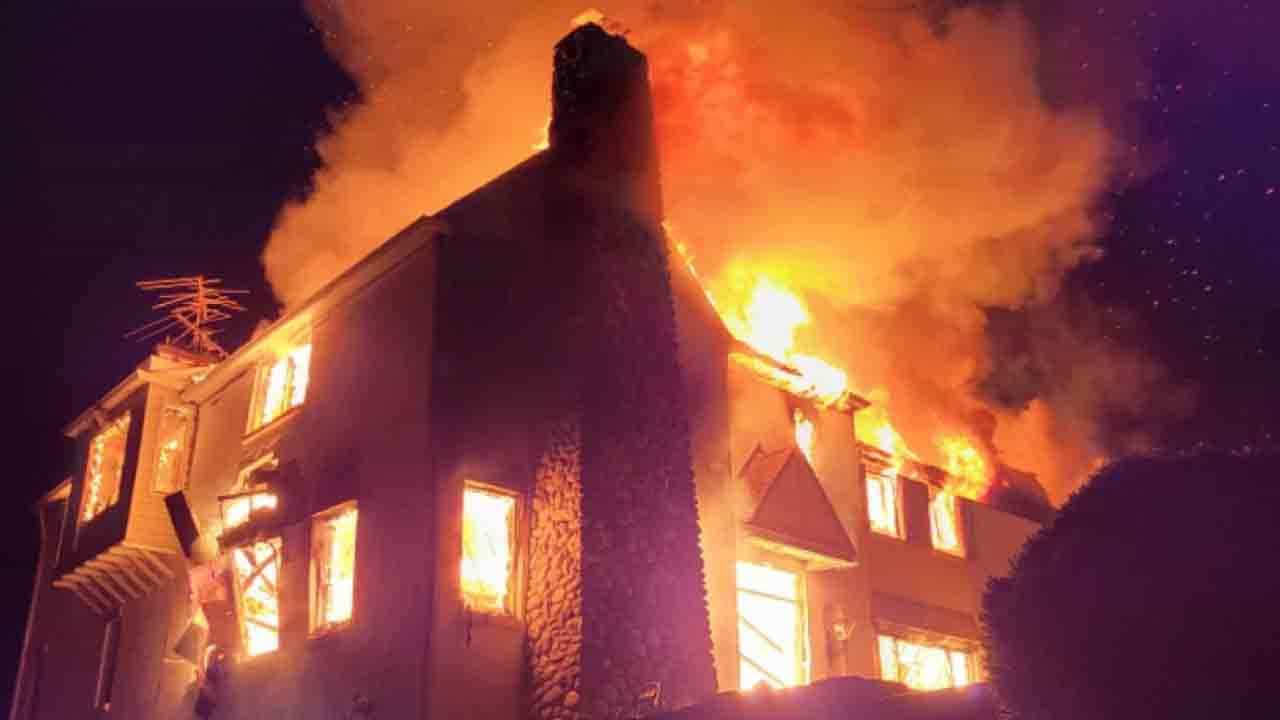 Fire in Haryana Factories: ভোররাতে দাউদাউ করে পুড়ল কার্ডবোর্ড কারখানা, দমকল আসার আগেই আগুনের গ্রাসে আরও ৩ কারখানা!
