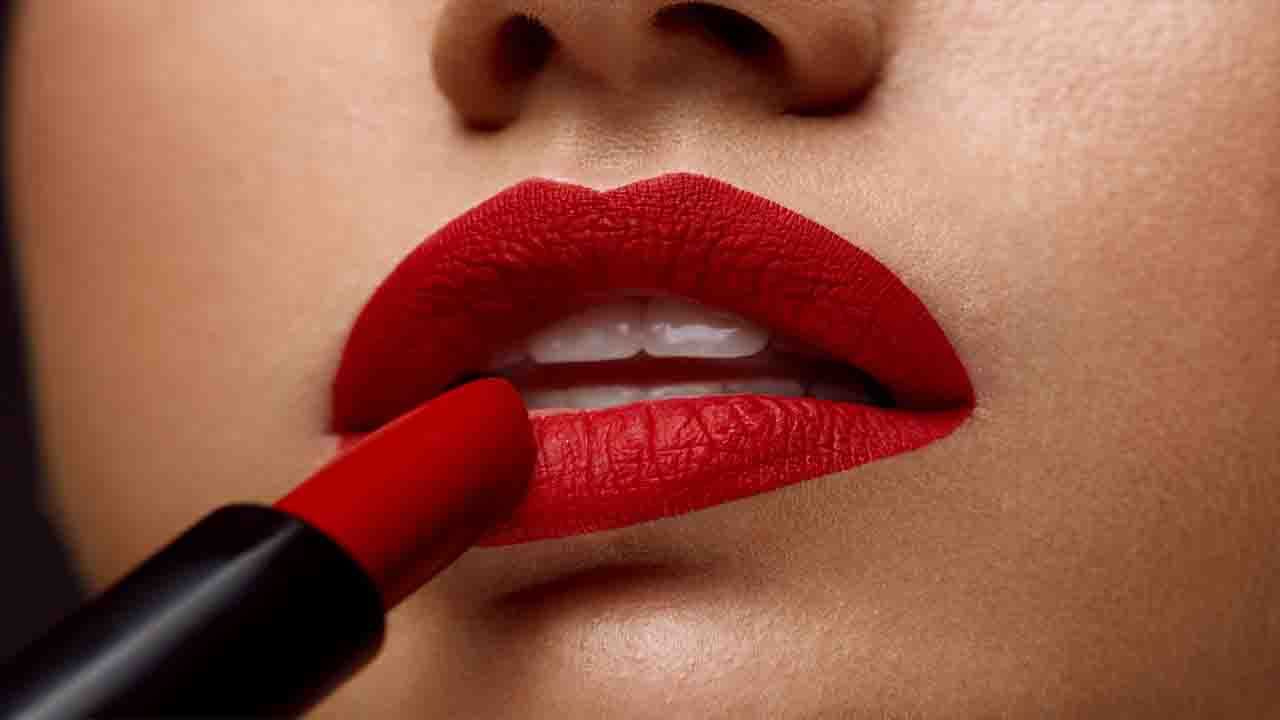 Lipstick: ম্যাট লিপস্টিক পরলেই ঠোঁট ফেটে যায়? পার্টি মেকআপের আগে মেনে চলুন সহজ কয়েকটি টিপস
