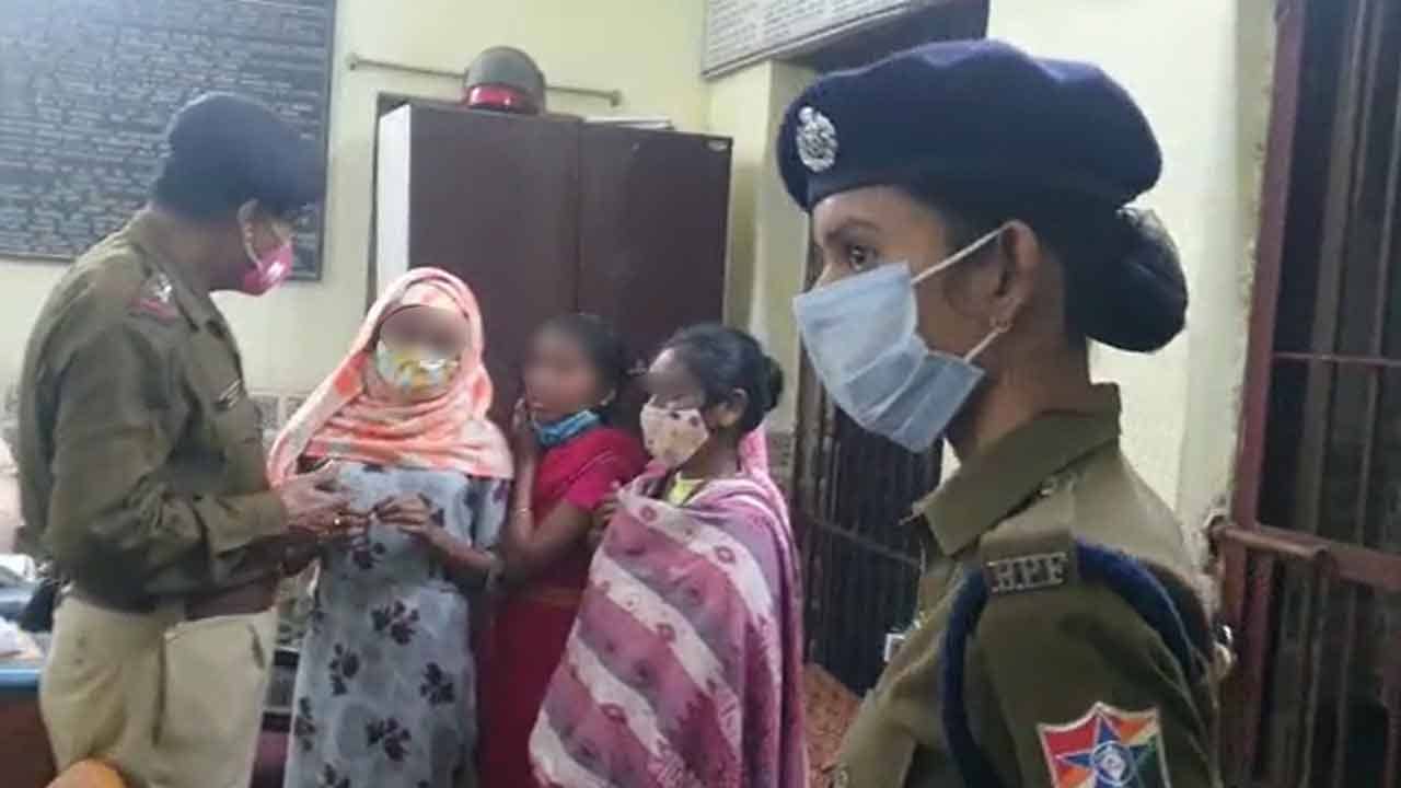 Asansol Human Trafficking: ট্রেনের বাথরুমে গিয়েই দাদার ফোনের কথা শুনে ফেলেছিল, আর তাতেই বিপদের হাত থেকে বাঁচল ওরা