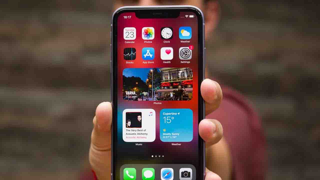 iPhone Tips: অল্প ব্যবহারেই আইফোনের স্টোরেজ টইটুম্বুর? ফাঁকা করার সহজ টোটকা জেনে নিন