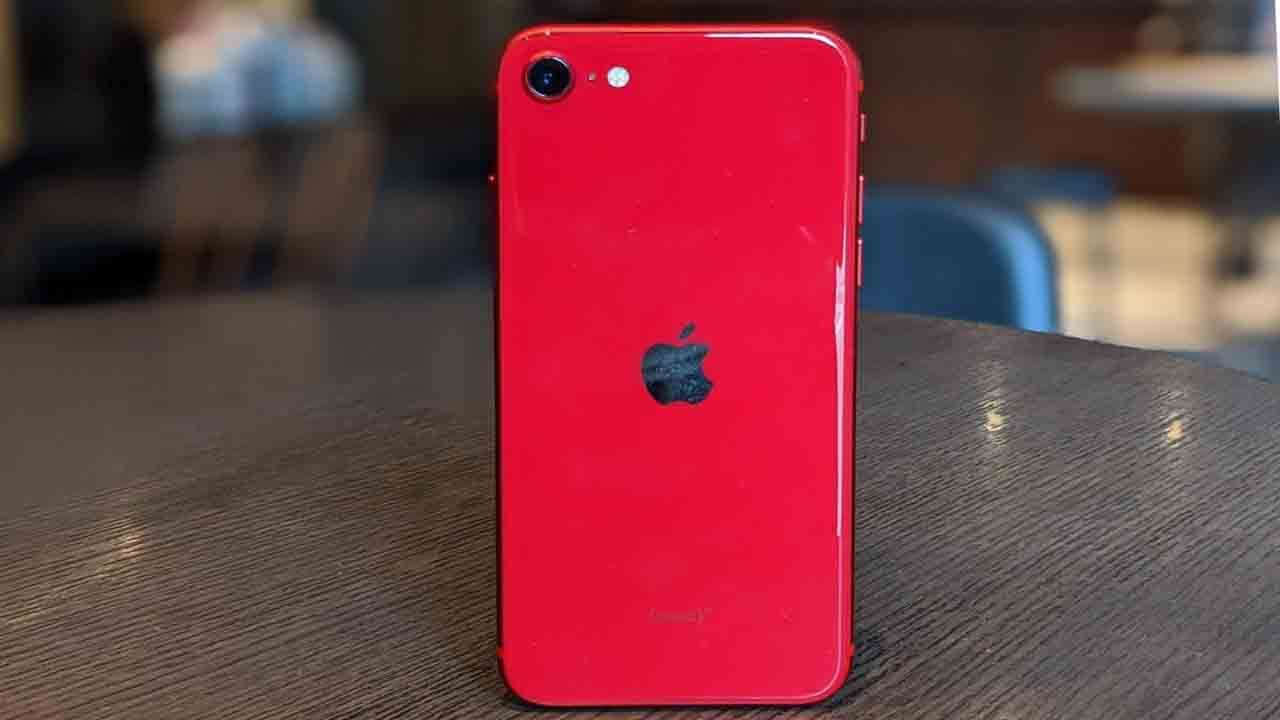 iPhone SE (2020) ফ্লিপকার্টের 'বিগ বচত ধামাল' সেলে আইফোন এসই (২০২০) পাওয়া যাচ্ছে ২৭,৯৯৯ টাকায়!