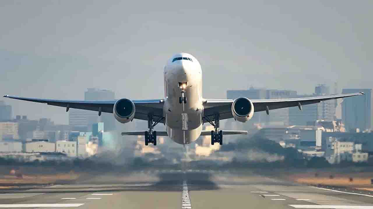 Flight Restriction in Bengal: বঙ্গে বিমান চলাচলেও জারি বিধিনিষেধ! সপ্তাহে দু'বার দিল্লি, মুম্বই থেকে কলকাতা আসতে পারবে বিমান