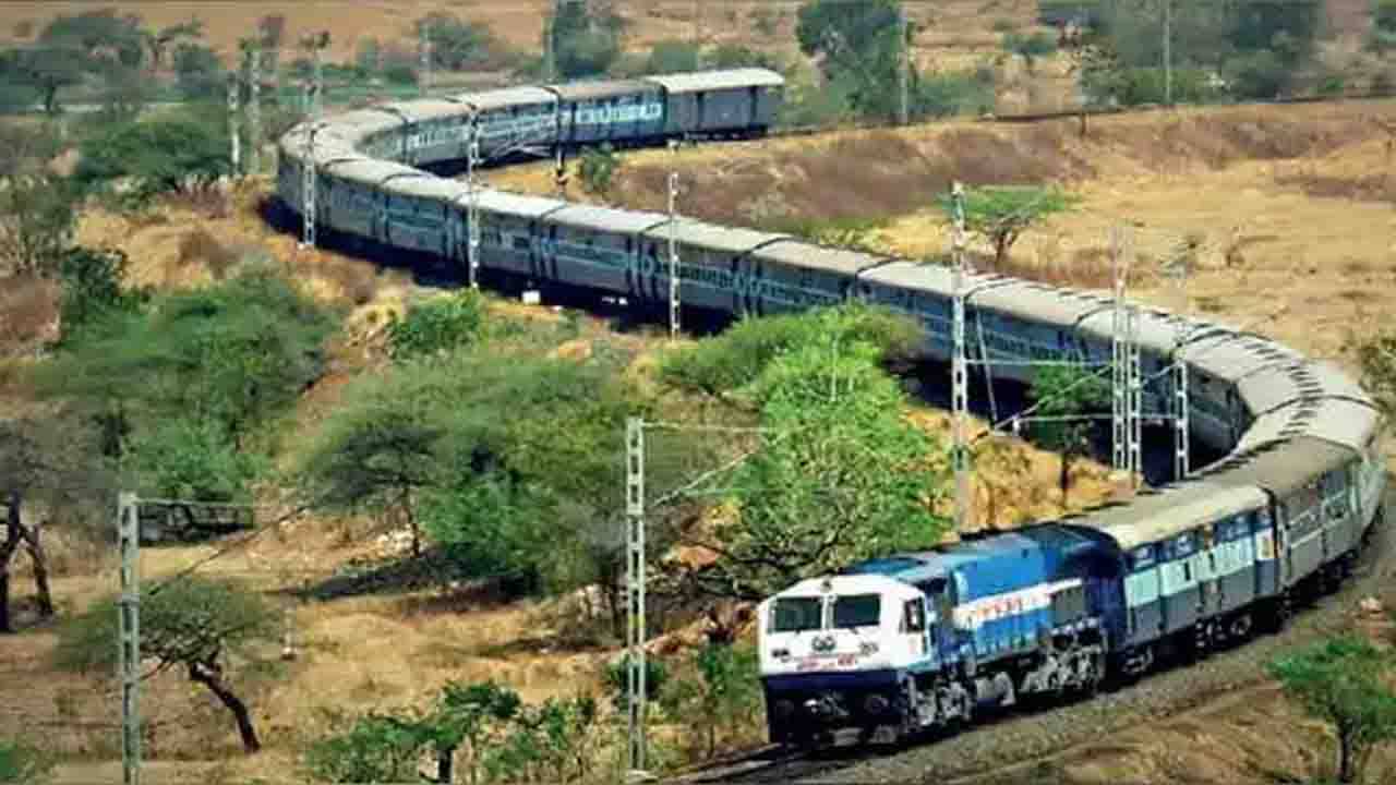 Indian Railways: কেন্দ্রীয় রেলমন্ত্রী জানালেন কবে থেকে ভাড়ায় ছাড় দেওয়া হবে বয়স্কদের