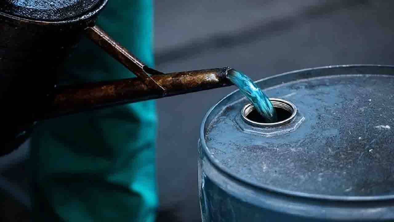 Kerosene Oil: সরকারের জন্য বড় মাথাব্যাথার কারণ হয়ে দাঁড়িয়েছে কেরোসিন তেল!
