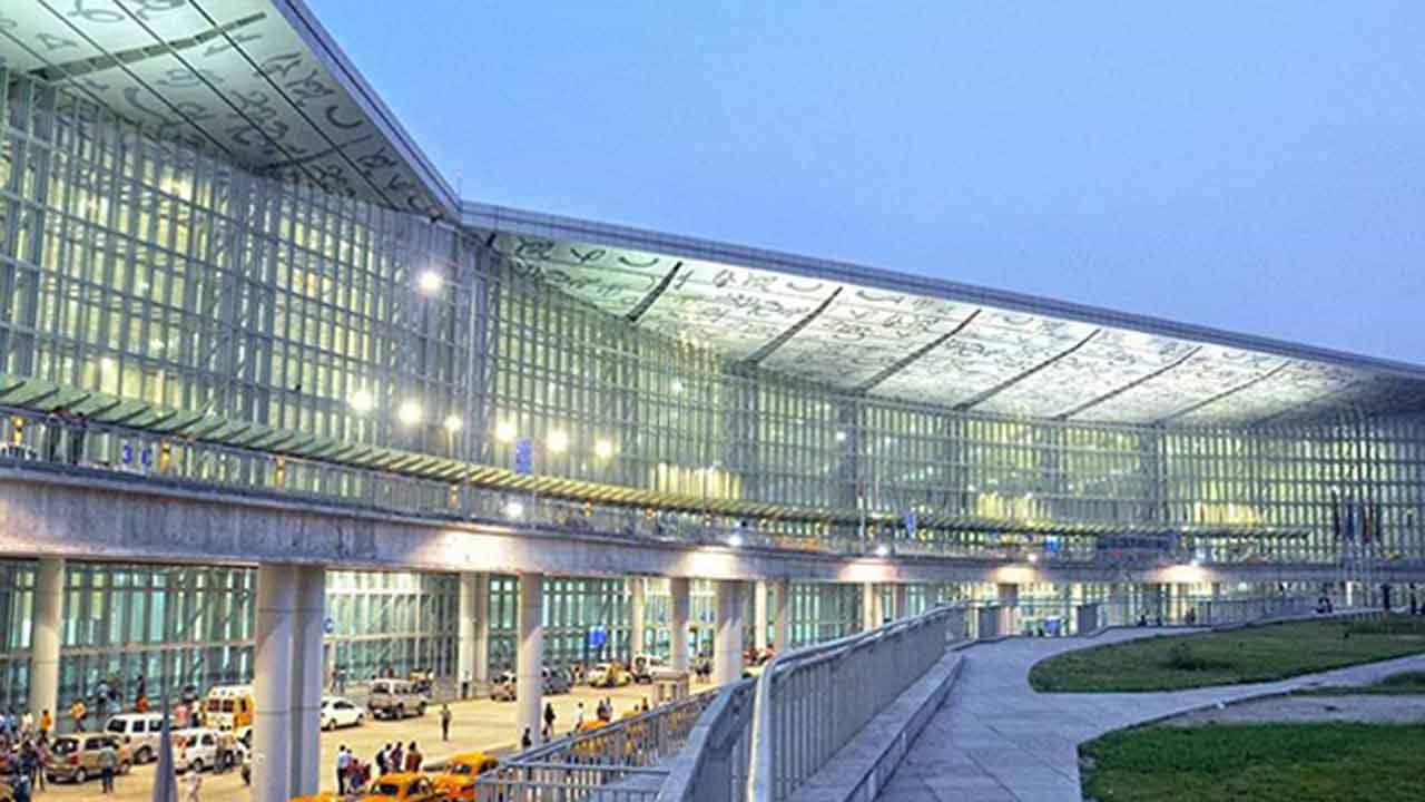 Kolkata Airport: কলকাতা থেকে দুুবাইগামী বিমানের পাঁচ যাত্রী পজিটিভ, চাঞ্চল্য Kolkata Airport: কলকাতা থেকে দুুবাইগামী বিমানের পাঁচ যাত্রী পজিটিভ, চাঞ্চল্য