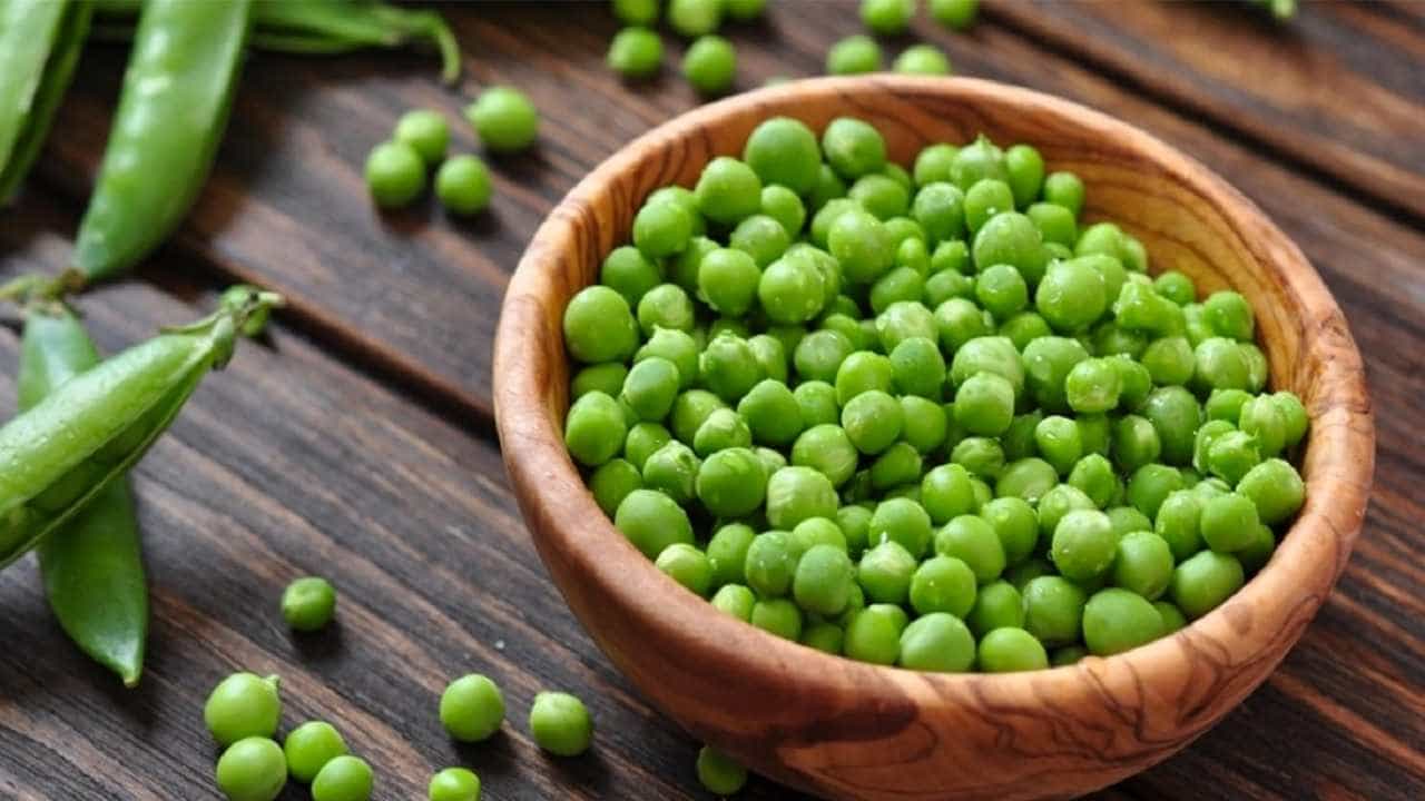 Green Peas: কচুরি থেকে পোলাও খেতে তো বেশ ভালই লাগে, কিন্তু বেশি খেলেই লুকিয়ে বিপদ! Green Peas: কচুরি থেকে পোলাও খেতে তো বেশ ভালই লাগে, কিন্তু বেশি খেলেই লুকিয়ে বিপদ!