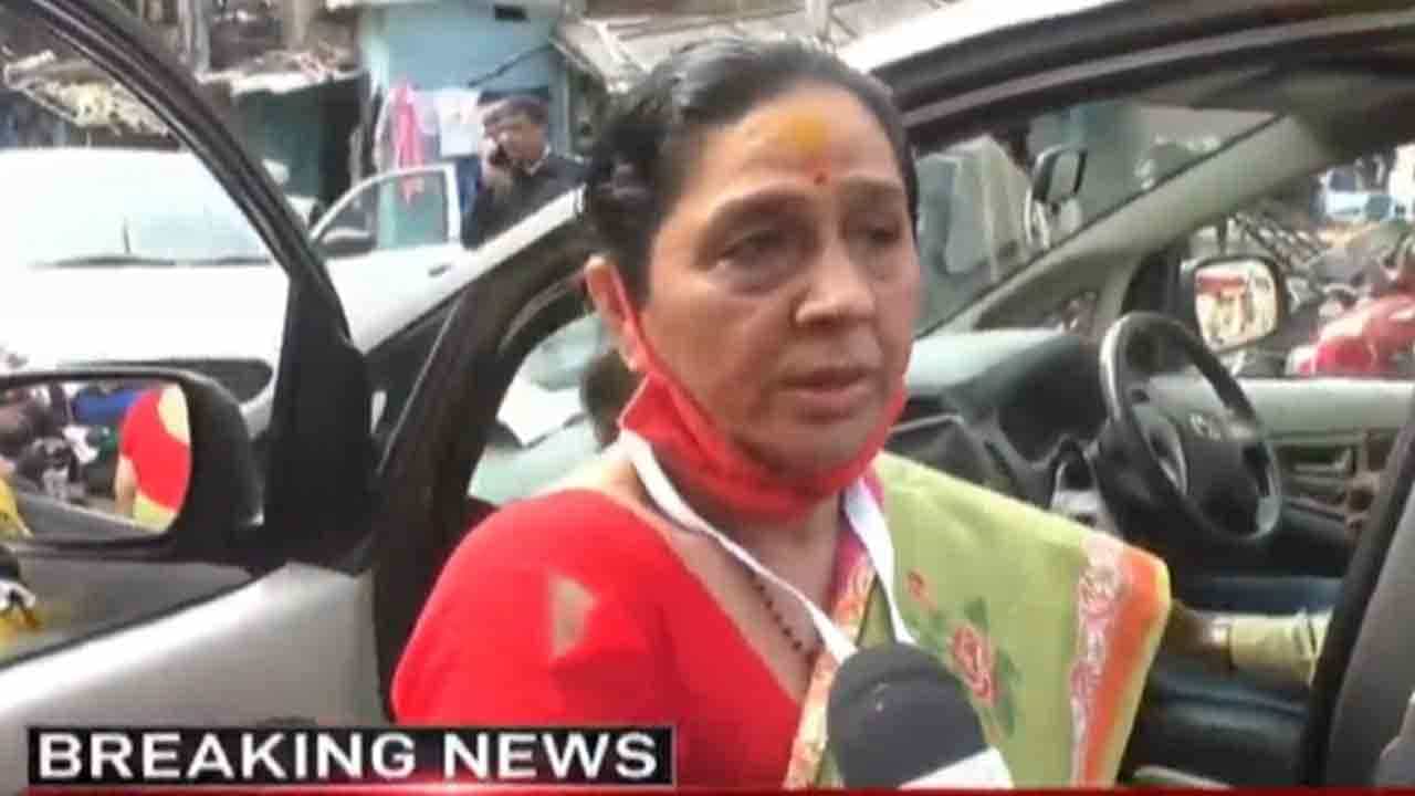 KMC election 2021 22 Ward: মীনাদেবী পুরোহিতের পোশাক ছেঁড়ার অভিযোগ, রিপোর্ট তলব কমিশনের KMC election 2021 22 Ward: মীনাদেবী পুরোহিতের পোশাক ছেঁড়ার অভিযোগ, রিপোর্ট তলব কমিশনের