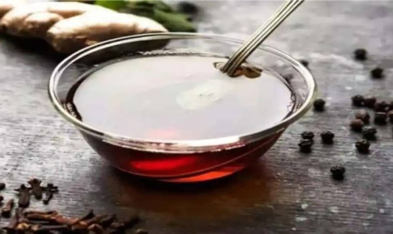 Oral Health: মুখের লালা শুকিয়ে দুর্গন্ধ বের হচ্ছে? ঘরেই বানান উপকারী ভাইরাস ফাইটার মাউথওয়াশ