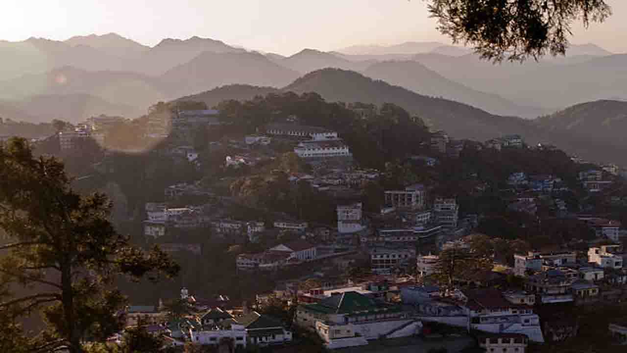 Mussoorie: পাহাড়ের রানি হলেও জনপ্রিয়তা বেড়েছে মুসৌরির আনাচে-কানাচে লুকিয়ে থাকা এই অফবিটগুলির Mussoorie: পাহাড়ের রানি হলেও জনপ্রিয়তা বেড়েছে মুসৌরির আনাচে-কানাচে লুকিয়ে থাকা এই অফবিটগুলির