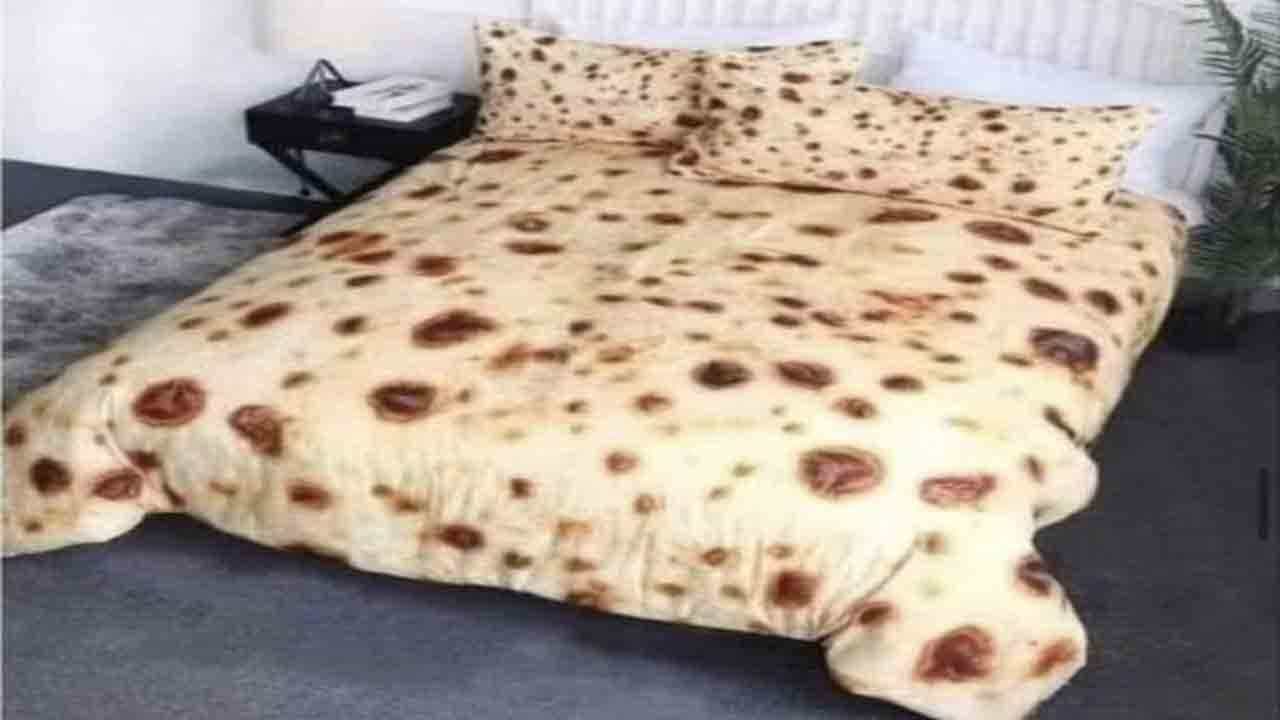 Viral: সেঁকা রুটির মতো বিছানার চাদর! বালিশের কভারেও একই জিনিস... ভাইরাল ছবিতে হতবাক নেট দুনিয়া Viral: সেঁকা রুটির মতো বিছানার চাদর! বালিশের কভারেও একই জিনিস... ভাইরাল ছবিতে হতবাক নেট দুনিয়া