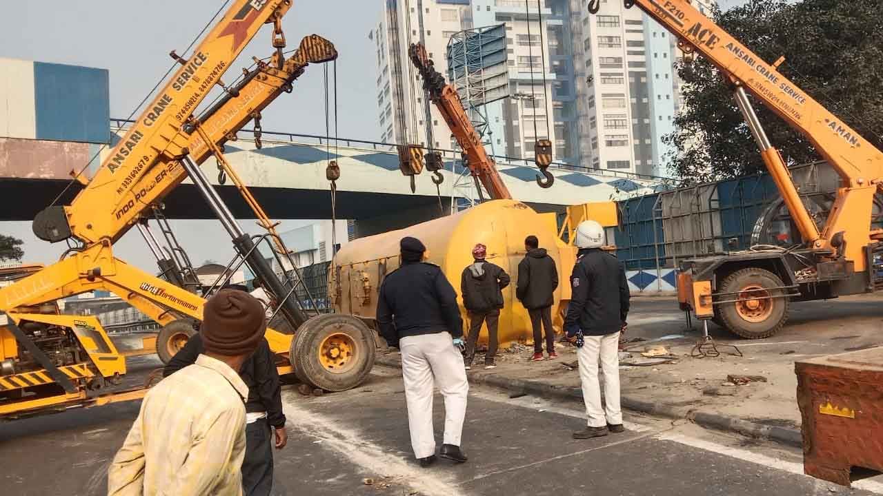 Road Accident In Front Of Nabanna: এক সপ্তাহে দু'বার, ফের নবান্নের সামনে উল্টে গেল ট্যাঙ্কার