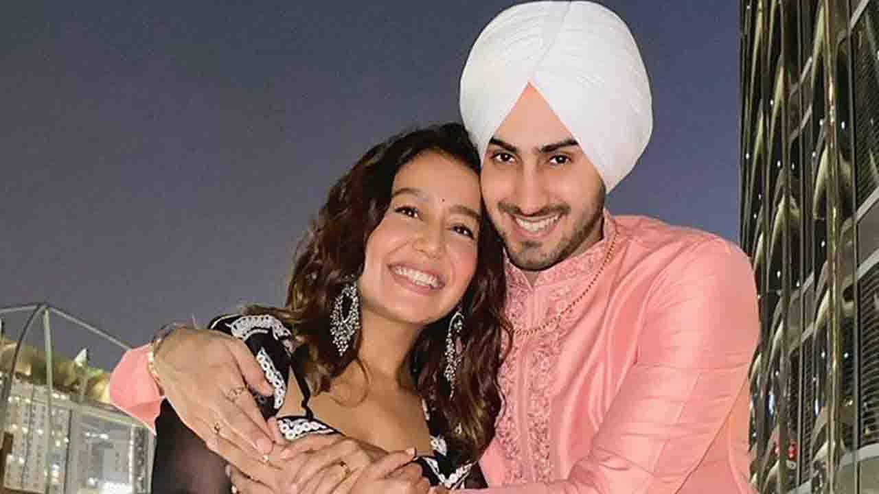 Neha Kakkar: মাঝরাতে প্রিয়তমের জন্মদিন পালনে নেহা কক্কর, ভাইরাল ভিডিয়ো