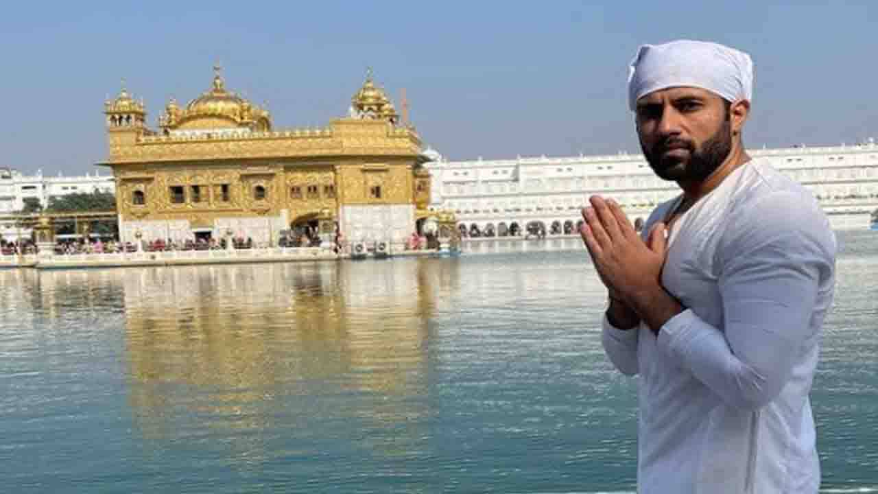 Nikhil Jain: ভাল ও সুন্দর পৃথিবী চান নিখিল, প্রার্থনা করলেন স্বর্ণমন্দিরে