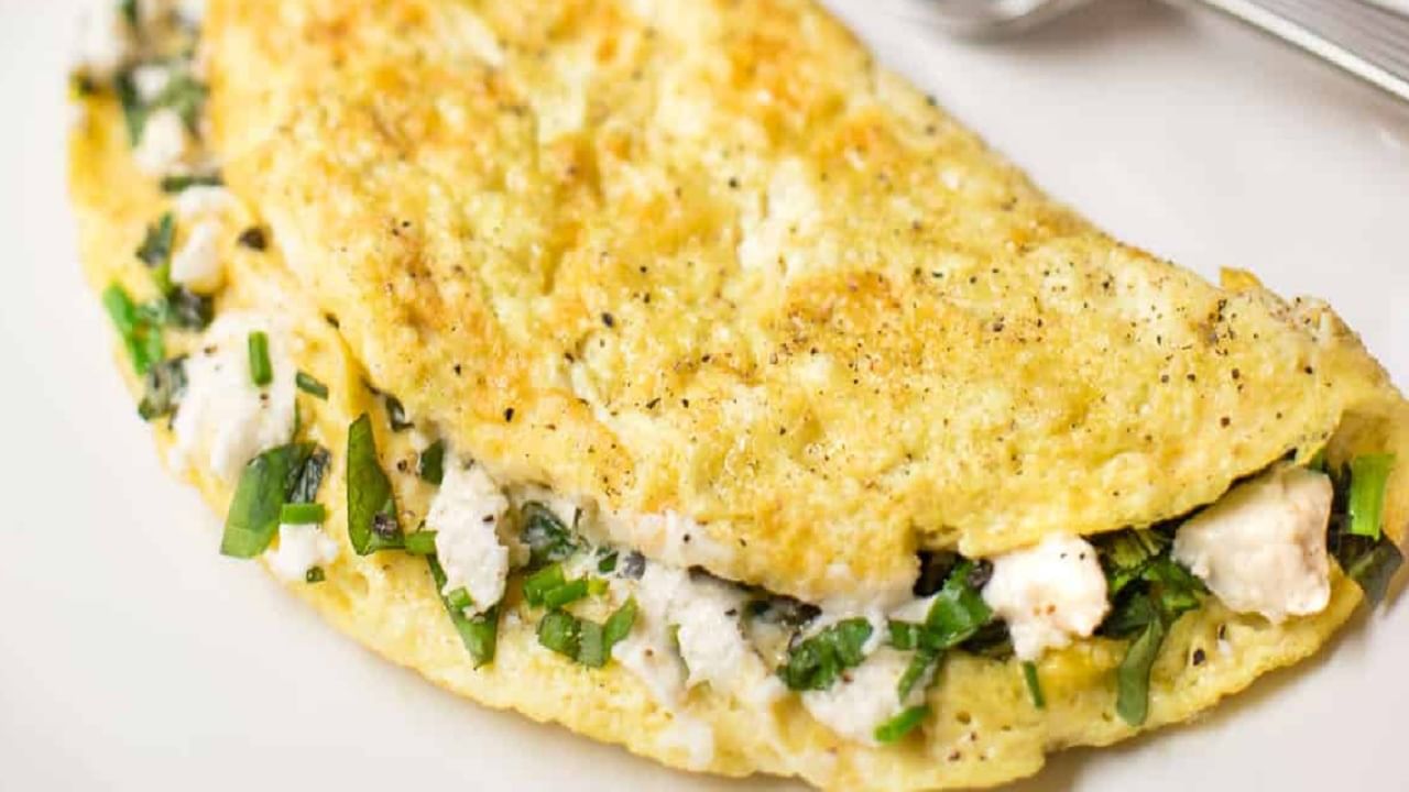 Cheese Omelette recipe: চিজ প্রিয়? খিদে পেলেই বানিয়ে নিন এই ৪ মজাদার স্বাদের চিজ ওমলেট