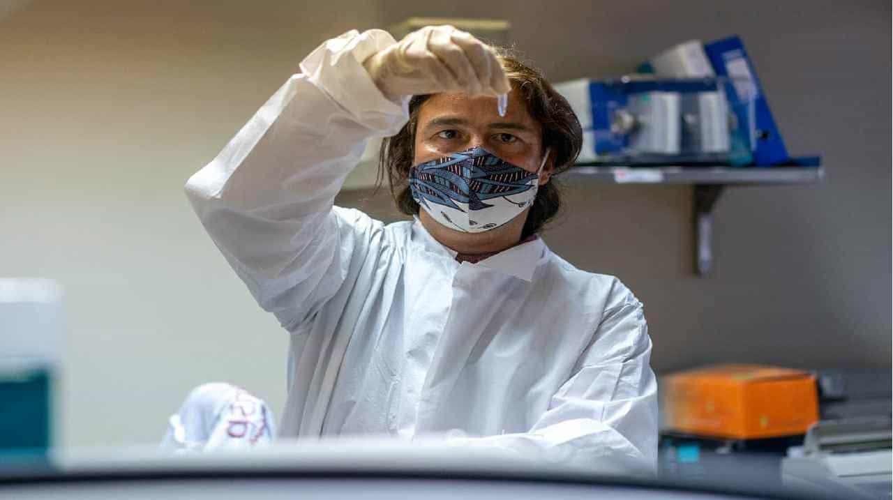 Omicron Symptoms: সারা শরীর ব্যাথা, ক্লান্তি ভাব, সাধারণ উপসর্গেই কাবু ওমিক্রন আক্রান্তরা Omicron Symptoms: সারা শরীর ব্যাথা, ক্লান্তি ভাব, সাধারণ উপসর্গেই কাবু ওমিক্রন আক্রান্তরা