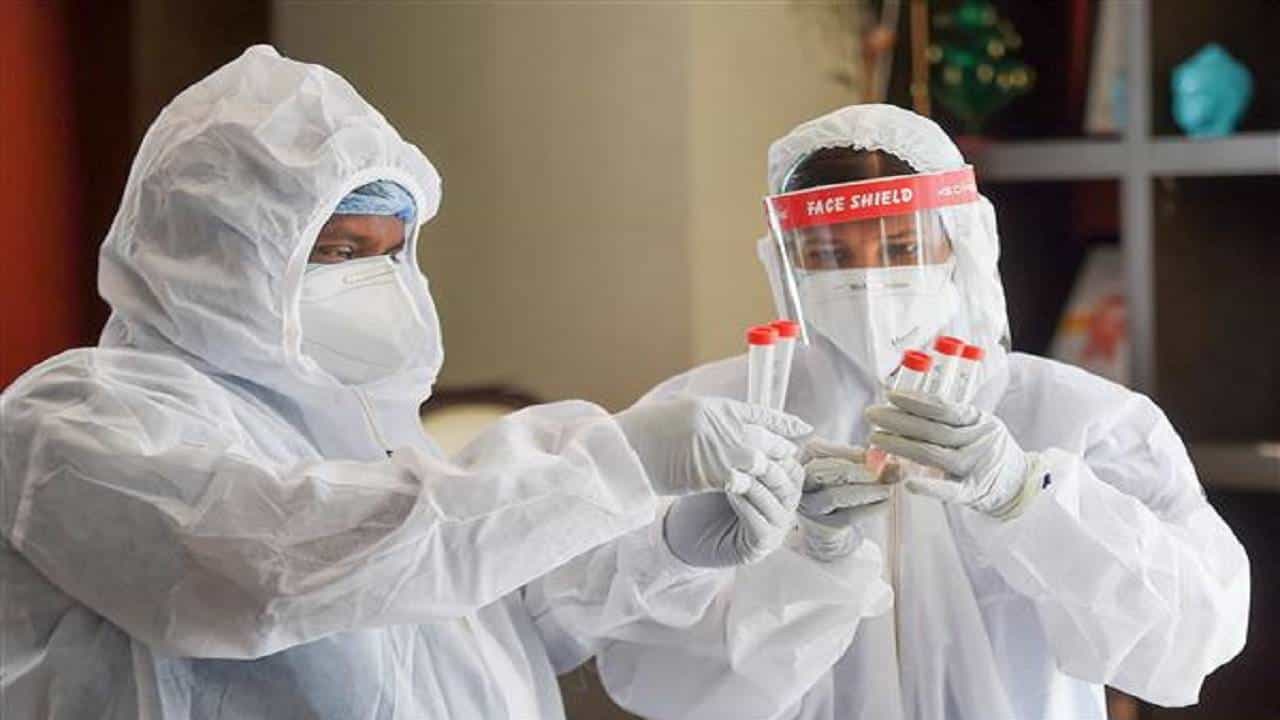 Omicron Variant: দ্বিতীয় ঢেউয়ে আক্রান্ত হয়েছিলেন কোভিডে, নতুন এই ভ্যারিয়েন্টে কি সংক্রমণের আশঙ্কা কম? যা কিছু অবশ্যই জেনে রাখবেন Omicron Variant: দ্বিতীয় ঢেউয়ে আক্রান্ত হয়েছিলেন কোভিডে, নতুন এই ভ্যারিয়েন্টে কি সংক্রমণের আশঙ্কা কম? যা কিছু অবশ্যই জেনে রাখবেন