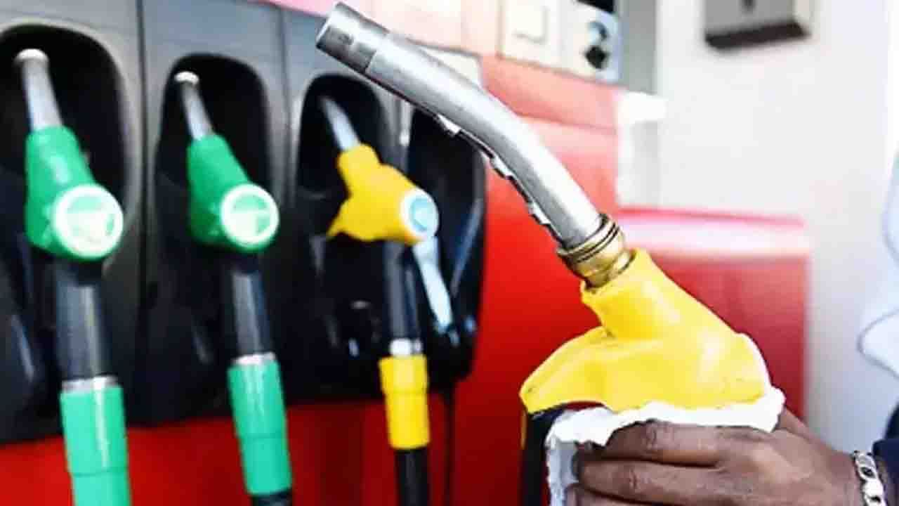 Petrol Price Today: আন্তর্জাতিক বাজারে টালমাটাল অপরিশোধিত তেল, জানুন দেশে জ্বালানি তেলের দাম