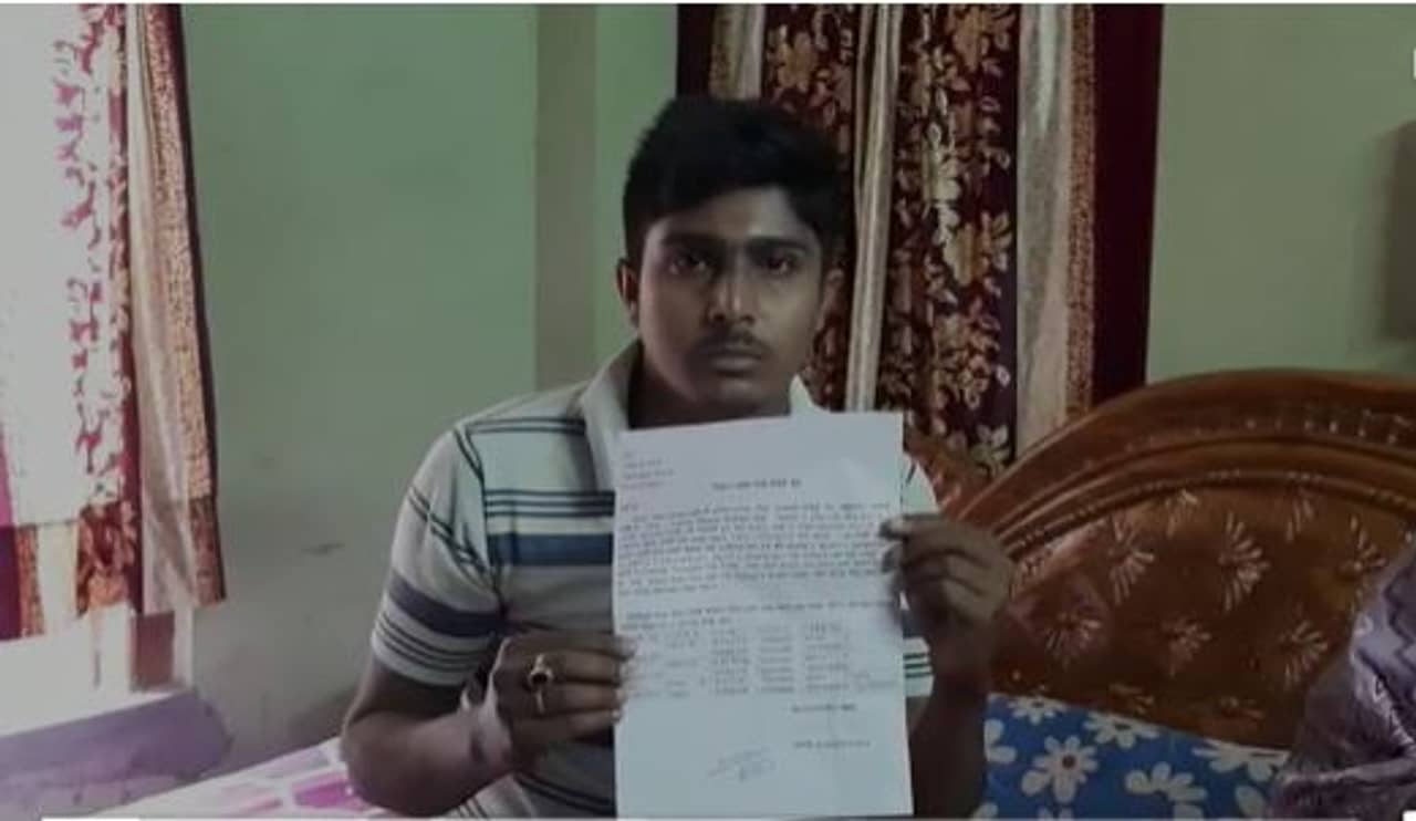 Ration Card: খবর সম্প্রচারের পরই নড়েচড়ে বসল খাদ্য-দফতর, সরকারি খাতায় আবার জীবিত বলে মিলল স্বীকৃতি