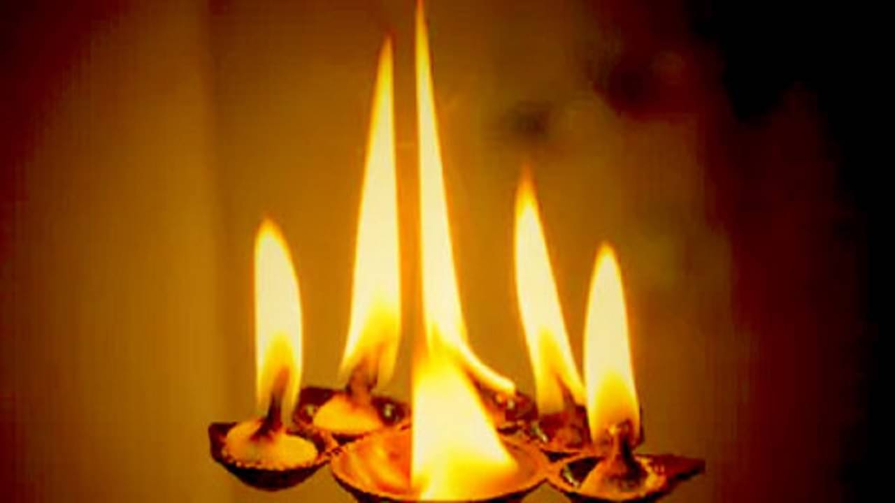 Aarti: হিন্দু ধর্মে মঙ্গল আরতি কেন এত গুরুত্বপূর্ণ, জানেন?