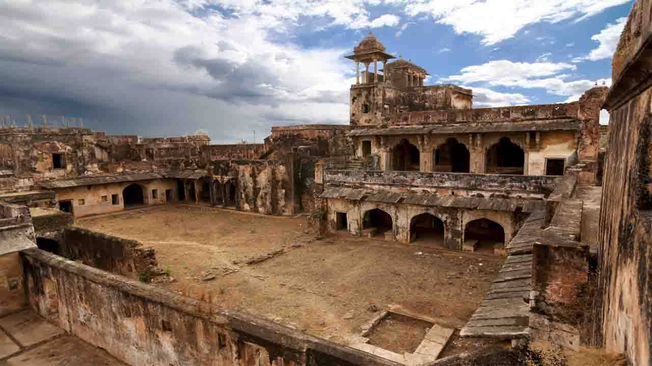 Rohtasgarh Fort: ইতিহাস হাতছানি দেয় রোহতাসে! ঘুরে আসুন বিহারের এই বিখ্যাত দুর্গ থেকে