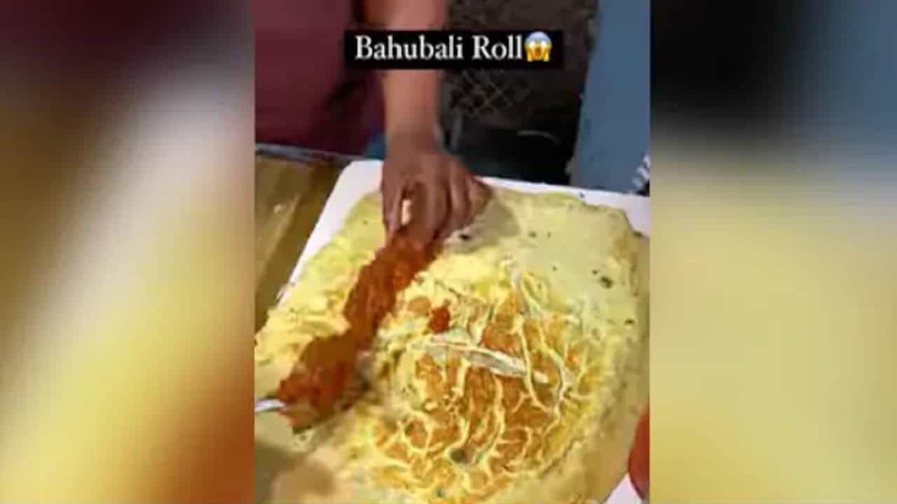 Watch: দেড় ফুট লম্বা 'বাহুবলী' রোল বানালেন নাসিকের এই ব্যক্তি! একবার চেখে দেখবেন নাকি?