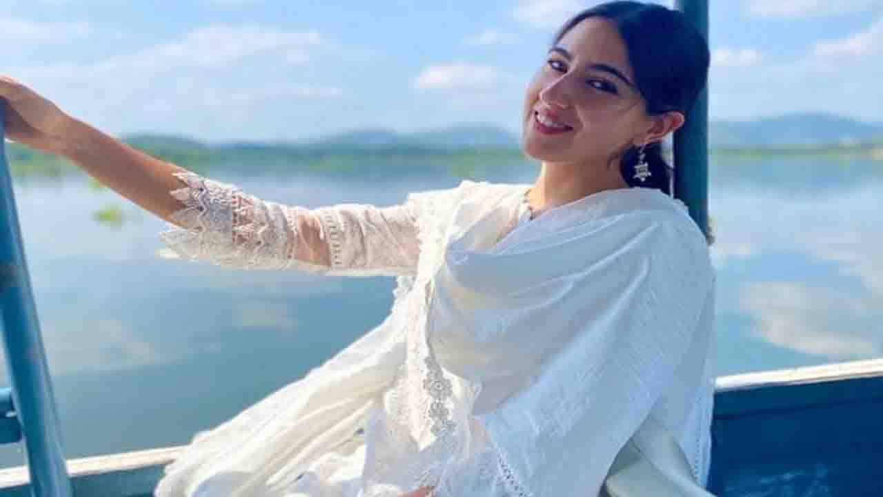 Sara Ali Khan: শেষমেশ কি হারানো ফোন খুঁজে পেলেন সারা আলি খান?