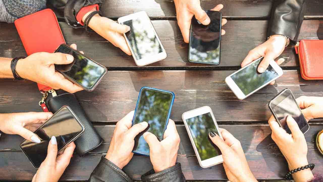 Best Smartphones: বছর শেষে ফোন কিনবেন? দেখে নিন ডিসেম্বরে ভারতে ১৫ হাজারের কমে কোন কোন স্মার্টফোন পাবেন Best Smartphones: বছর শেষে ফোন কিনবেন? দেখে নিন ডিসেম্বরে ভারতে ১৫ হাজারের কমে কোন কোন স্মার্টফোন পাবেন