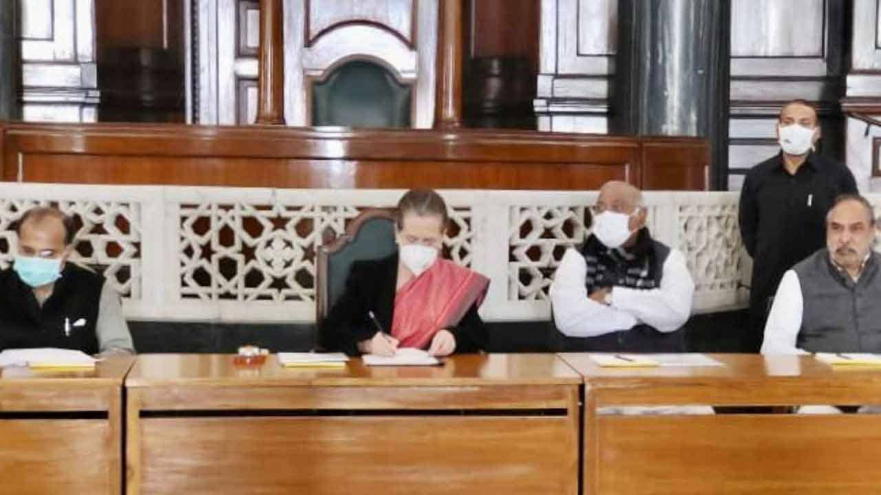 Congress Parliamentary Meeting: সাংসদদের বরখাস্তের সিদ্ধান্ত অনৈতিক ও অসাংবিধানিক, দাবি সনিয়ার