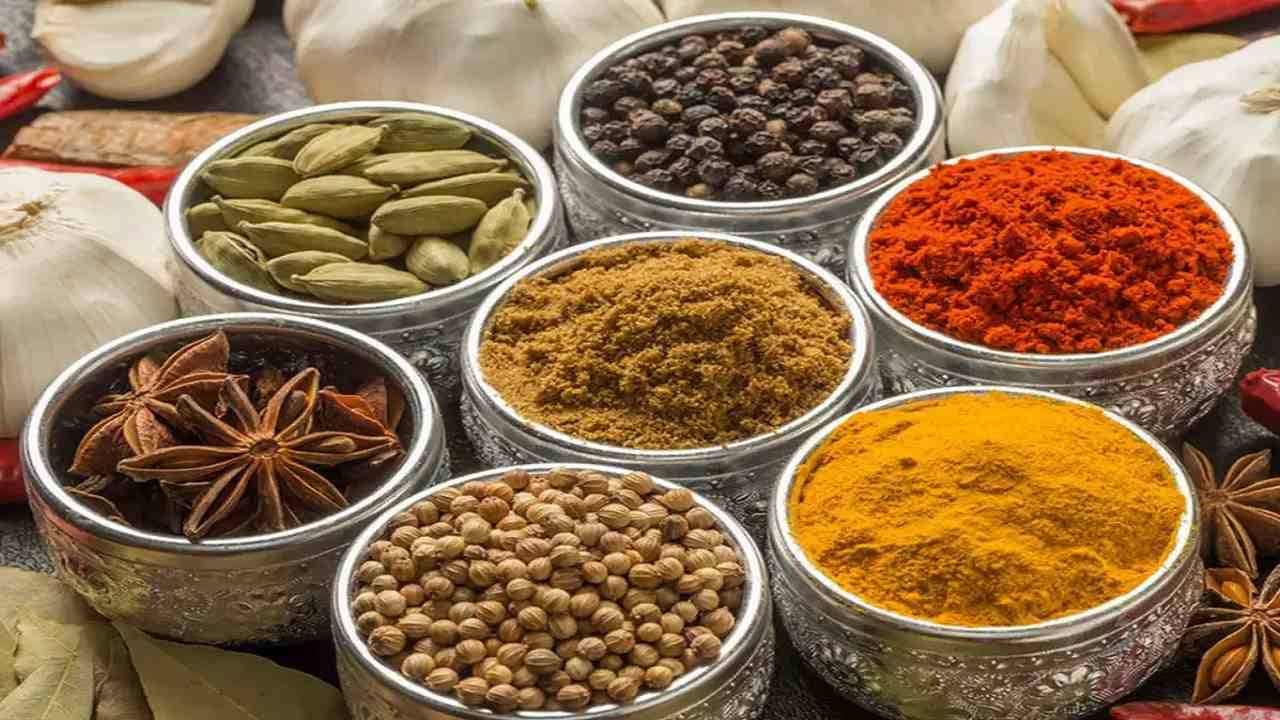 Winter health: সিজন চেঞ্জে সুস্থ থাকতে হেঁশেলে মজুত রাখুন এই ৭ মশলা, প্রয়োজন হবে না ওষুধের!