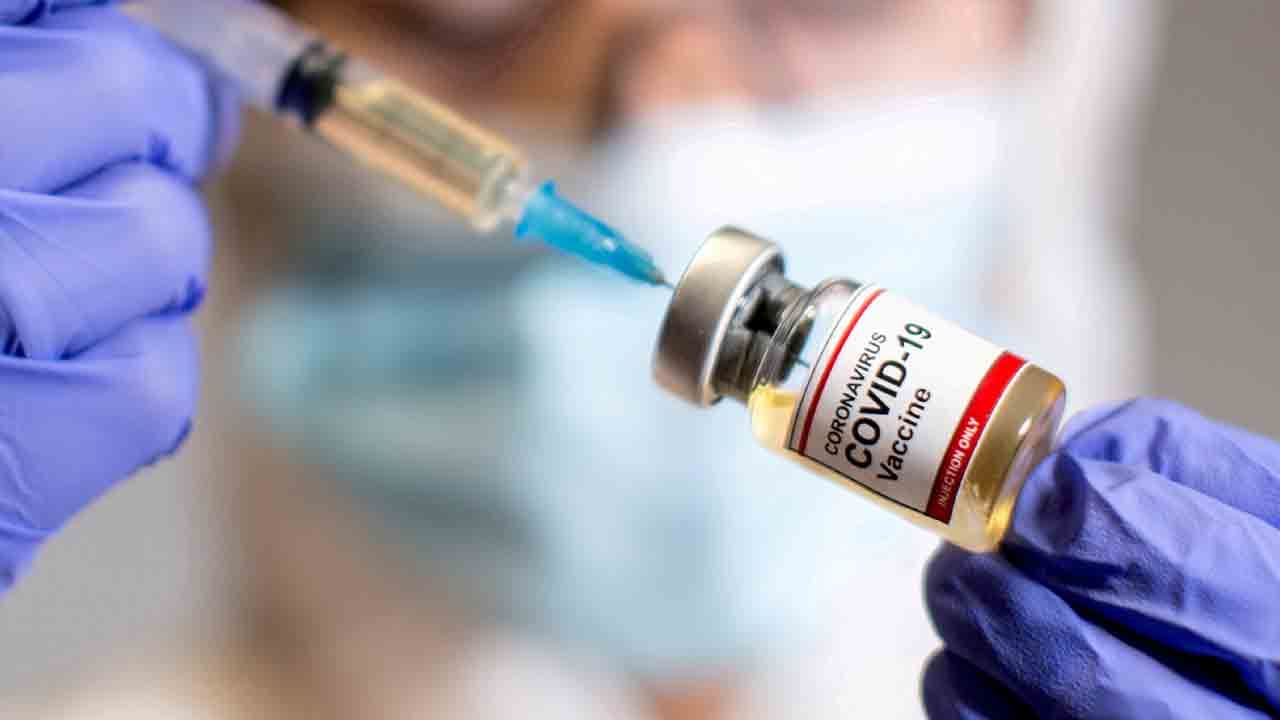 Vaccine Effectiveness: 'কার্যকরী ক্ষমতাও হারাতে পারে ভ্যাকসিন', ওমিক্রন নিয়ে উদ্বেগের কথা জানালেন কোভিড টাস্ক ফোর্সের প্রধান
