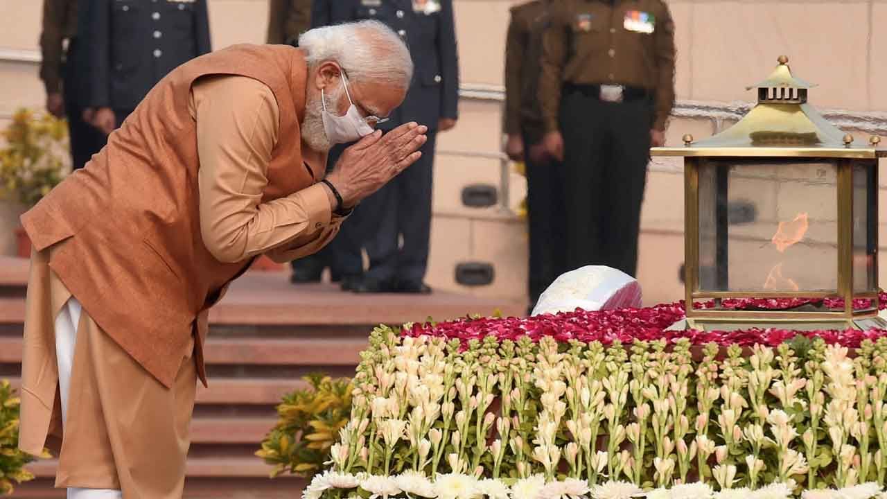 PM Modi in Victory Day Celebration: 'শহিদদের আত্মত্যাগ কখনও ভুলব না', বিজয় মশাল জ্বালিয়ে বার্তা প্রধানমন্ত্রীর