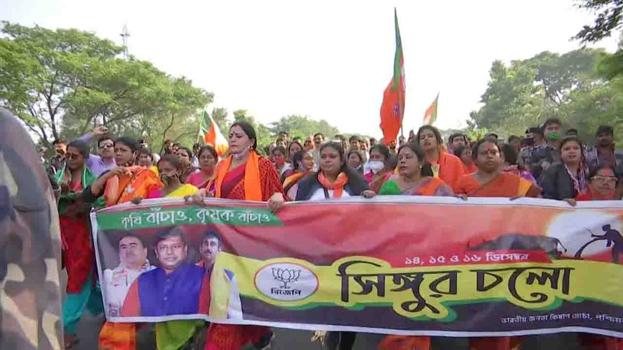 women  in  BJP protest in Singur