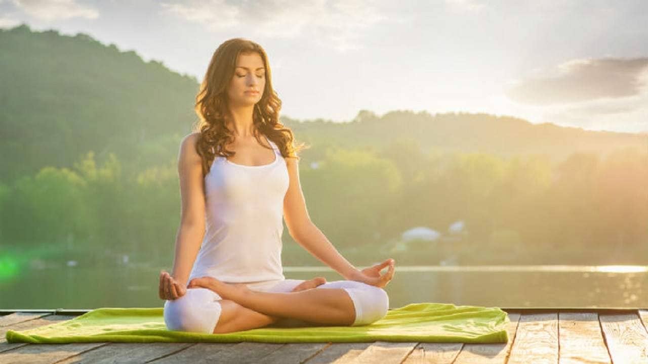 Irregular Periods: অনিয়মিত পিরিয়ডসের সমস্যায় জেরবার? মেনে চলুন এই সব ঘরোয়া টোটকা, উপকার পাবেন হাতে-নাতে!