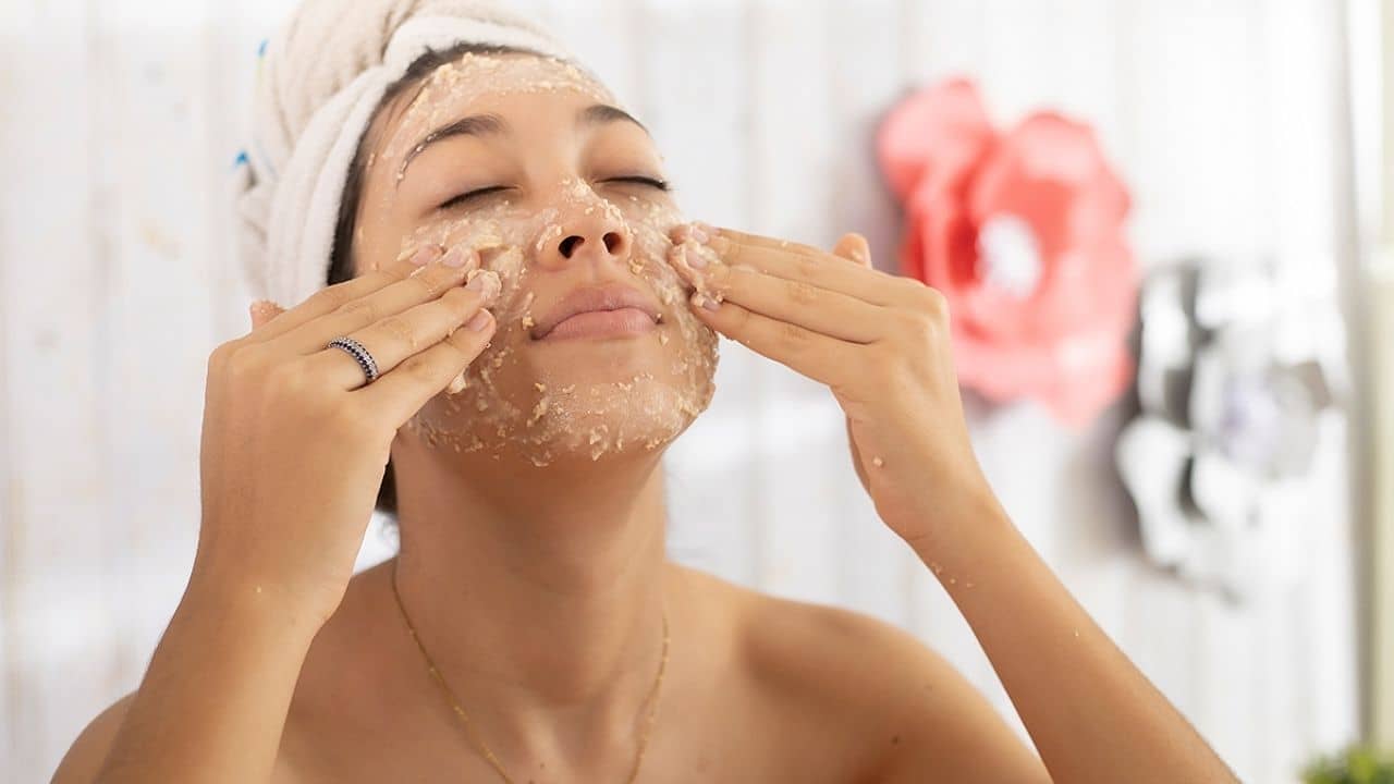 Oatmeal Face Masks: ওটমিল খাওয়া যে স্বাস্থ্যের পক্ষে দারুণ উপকারি তা তো জানেন, এর থেকে এবার ফেস মাস্ক বানিয়ে ফেলুন...