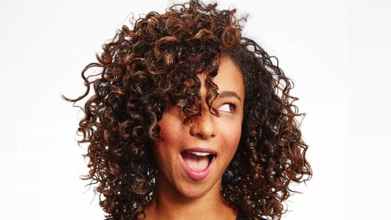 Curly Hair: ঘরোয়া পদ্ধতিতে কীভাবে কার্লি চুল করে তুলবেন জানেন? এই সহজ ২ টি পদ্ধতি দেখে নিন... Curly Hair: ঘরোয়া পদ্ধতিতে কীভাবে কার্লি চুল করে তুলবেন জানেন? এই সহজ ২ টি পদ্ধতি দেখে নিন...