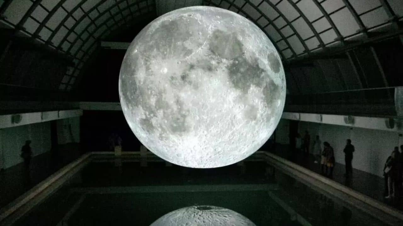 Artificial Moon: চাঁদের মাটিতে নভশ্চরদের সুবিধার্থে এবার পৃথিবীতেই তৈরি করা হল কৃত্রিম চাঁদ, চিনের এই আবিষ্কার সম্বন্ধে জেনে নিন...