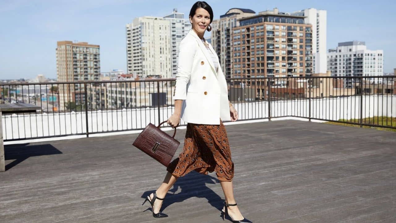 Party Wear Tips: অফিস সেরেই দৌড় দিতে হবে পার্টিতে, কী পরবেন? মেকআপই বা কেমন হবে?