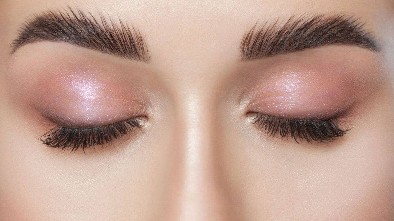 Eye Brow Style: নতুন বছরের শুরুতে চেহারায় পরিবর্তন আনতে ভুরুর স্টাইলের সামান্য পরিবর্তন করলেই হবে...